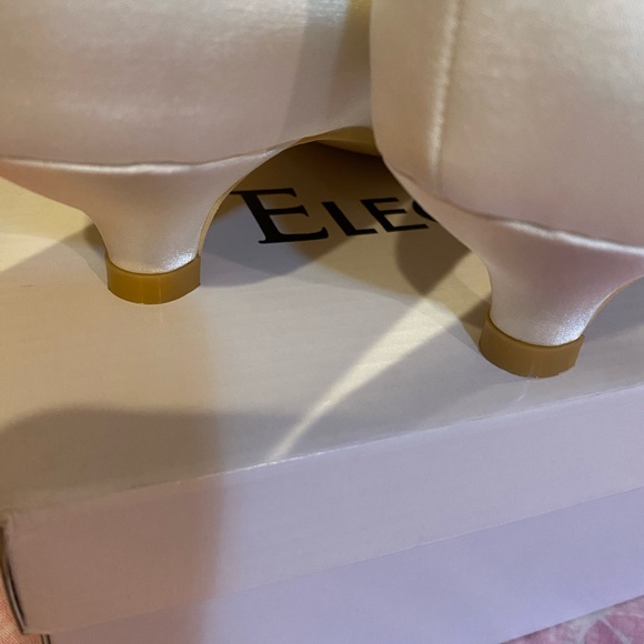 Super cute elegant formal dress heels - Picture 3 of 7